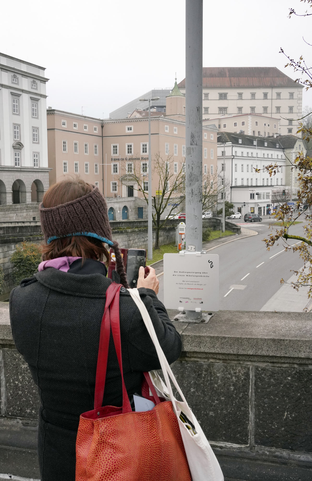 Steingeschichten: Zweites Schild auf der Nibelungenbrücke